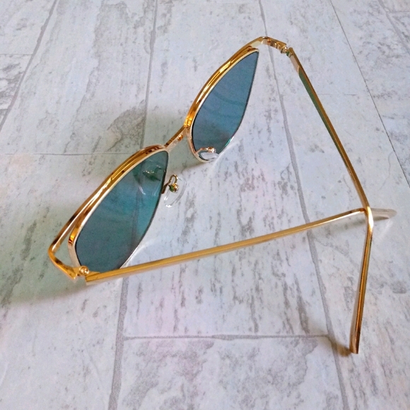 New Women's Fashion Polarized Sunglasses With UV Protection - Red Lenses - Picture 4 of 7